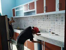 Although aluminum sheet metal is most common, you can also find other finishes like brass, copper and galvanized steel, giving you more flexibility to match existing décor and achieve the look you're after. 60 Model Kitchen Set Aluminium Minimalis 2021 Disertai Harga Rumahpedia