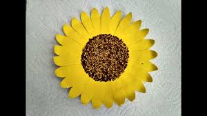 These threaded paper plate flowers are a lovely spring craft, summer craft or mother's day craft. Making Sunflower With Paper Plate Youtube