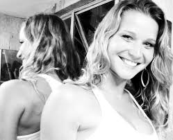 Ela é duplamente bela...