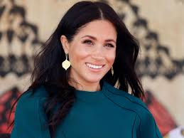 Born in los angeles, she rose to fame on the television series suits in 2011. Meghan Markle Konigshaus Gratuliert Meghan Markle Doch Im Netz Bricht Zorn Los Stars