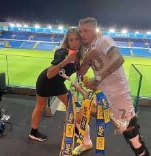 Experten für küchenutensilien und zubehör. The Making Of Kalvin Phillips England S Latest Football Hero His Irish Mum Had To Sleep On The Family Sofa He Has Had The Same Girlfriend Since He Was 11 And His Jamaican