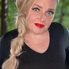 Gabrielle Hammer's Instagram, Twitter & Facebook