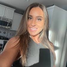 Corrine Smith's Instagram, Twitter & Facebook