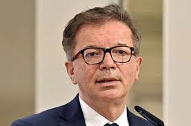 Hofer, zu dem zeitpunkt auf reha, kommentierte das damals trocken mit den worten: Rudolf Anschober Osterreichs Gesundheitsminister Tritt Zuruck Politik Stuttgarter Zeitung