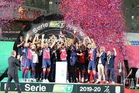 Raffaele cantone, presidente anac (autorità nazionale anticorruzione) è intervenuto a radio punto zero, nella trasmissione zero a zero: Il Crotone Festeggia La Promozione Alzando La Coppa Della Serie A Il Pensiero Ai Tifosi Rossoblu Ilrossoblu It