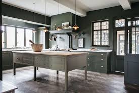 It's bright, fresh and graphic with a modern approach that works beautifully in the kitchen. 8 Gorgeous English Kitchen Ideas English Country Kitchen Style