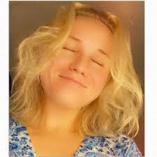 Antonia Lang's Instagram, Twitter & Facebook