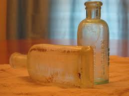 The illustration to the right is of a tom gin bottle from the 1906 illinois glass company's bottle catalog which is very similar in shape and size (1/5th gallon) to the 1850s bottle pictured above. Antique Bottle Markings Lovetoknow