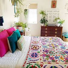 4 Important Vastu Tips For Newly Married Couples To Live A Happy Life Architectural Digest India Photo newly married couple honeymoon romance in hotel room.