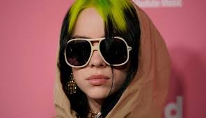 She first gained attention in 2015 when she uploaded the song ocean eyes to soundcloud, which was subsequently released by the interscope records subsidiary darkroom. Billie Eilish Tanggapi Komentar Negatif Soal Tubuh Dan Cara Berpakaiannya