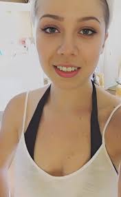 Jennette McCurdy](https://www.facebook.com/groups/660447893038264/)