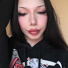 Why is yall hating? This woman is gorgeous and yall are big mad 😂😂.