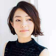 おしゃれと軽やかさ両立するならアレンジのきく前下がりボブ 40代のボブヘア ボブ 40代 ボブヘア 髪型 ボブ 40代