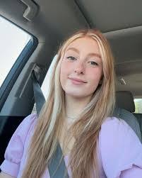 Bethany Lawson's Instagram, Twitter & Facebook