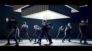Wing wing wing wing / boomerang / hey dorabeoryeo / boom boom boom boom / ne maeum hyanghae syut hago . Lirik Lagu Wanna One Boomerang Beserta Maknanya Kepogaul
