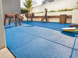 O piso de borracha ossinho é ideal para ser utilizado em locais que precisam de alto nível de amortecimento contra impactos como playgrounds e áreas externas. Piso Emborrachado Para Playground Para Amortecimento De Quedas
