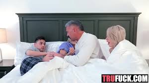 Can We Sleep In Your Bed Andi Avalon, Charles Dera, Emma Rosie, Juan El  Caballo Loco - XNXX.COM