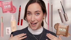 Painting pig makes works of art! 🖌️🎨