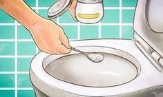 Pour Des Toilettes Qui Sentent Toujours Bon Et Qui Restent Propres Cette Recette Maison Est Etonnamment Efficace Detournement Produits Menagers Toilettes Propres Recette Maison