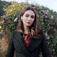 Rana Mohamed Adli Kullanicinin Birce Akalay Panosundaki Pin Unluler Kisa Sac Sac