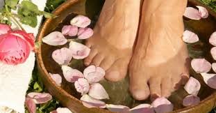صدى البلد تعرف على فوائد الملح والماء للقدمين بعد يوم من العمل الشاق