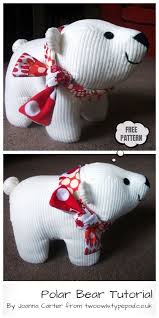 Diy Fabric Toy Polar Bear Free Sewing Pattern Tutorial En 2020 Jouets En Tissu Coudre Des Animaux En Peluche Patrons De Couture Gratuits