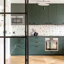 repost from lydie snl and her incredible kitchen design how amazing are the green cupboards with our t cuisine appartement idee deco cuisine cuisine moderne