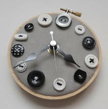 Lo primero será conseguir todos los materiales necesarios para hacer un cocodrilo de cartón Como Hacer Un Reloj Con Material Reciclable Para Ninos Compartir Materiales