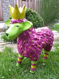 Die figur ist detailgetreu aus polyresin gefertigt und eignet sich. Garten Figur Lustiges Buntes Schaf Lamm M Krone Deko Tier 48cm Brombeer Gartendekorationen Shop