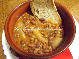 Un riuscito matrimonio tra la carne di maiale, che ha sfamato generazioni e generazioni di piccoli contadini, ed i fagioli. Zuppa Di Fagioli E Cotiche Ricetta Della Nonna Economica Ricette Zuppa Di Fagioli Ricette Economiche