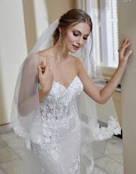 Black bridal magazine, multicultural weddings, wedding ideas Accesorii Mireasa Accesorii Par Mireasa Voaluri Mirese Magazin Bella Sposa