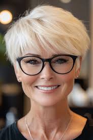 30 Pixie Haircuts For Women Over 60 with Glasses