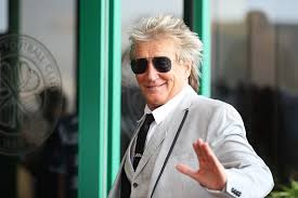 Talking about kimberly stewart, she is a television personality, model, socialite, and fashion designer from america. Rod Stewart Poses With Wife 3 Exes At Daughter S Birthday