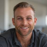 Casey Connolly 🚘✈️