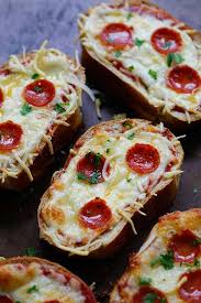 Jika adonan sudah mengembang 2 x, kempiskan dengan cara meninju bagian tengah adonan. Texas Toast Garlic Bread Pizza Rasa Malaysia