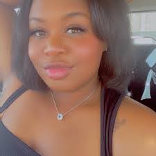 Wow!! Look at how much Willow Smith looks like her mother Jada Pinkett  Smith!!!