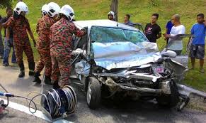 Untuk repair kereta yang mengalami kerosakan disebabkan patah atau pecah ini, anda hanya perlu ke kedai hardware dan cari produk liquid bond, plastic lihat video tutorial bagaimana cara membaiki bahagian kereta yang rosak di bawah. Bengkel Baiki Dan Cat Kereta Musnah Kebakaran Di Tampin