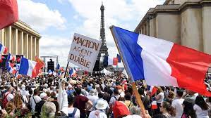 La rochelle manifestation contre le pass sanitaire seconde partie 24/07/2021. Covid 19 La Mobilisation S Accroit Contre Le Pass Sanitaire L Express
