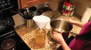 Disini aku tunjukan cara mudah dan bersih untuk buang sisa minyak masak di dapur. Guna Semula Minyak Masak