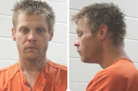 Justin Jelinek's Instagram, Twitter & Facebook