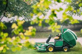 Carefully climb up on to the riding lawn mower and secure yourself on to the seat. How To Start A Riding Lawn Mower The Mow Dojo Riding Lawn Mowers