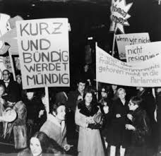 Die mögliche verwirklichung des frauenstimmrechts nach dem ersten weltkrieg förderte erstmals auch die bildung von frauengruppen, die dem ansinnen ablehnend gegenüberstanden. Frauenstimmrecht Schweiz Ch2021