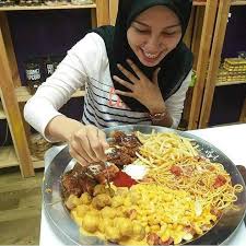 Aku hanya mengiyakan saja, masih asik sama game balapku. Restoran Di Shah Alam Yang Sedap Soalan Mudah T