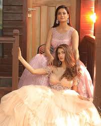 Flaunting her toned physique, the actress was seen rocking a fitted top and jeans combo. Mother Daughter Duo Shweta Tiwari And Palak Tiwari Looks Stunning In These Latest Photos From A Wedding Spideyposts Top 10 Of Hollywood And Bollywood Actresses Movies Songs Videos Fashion