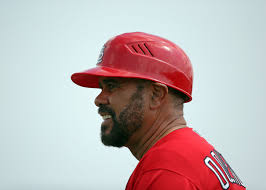 Cards' 3B coach Oquendo takes medical leave
