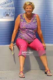 Andrea Kiewel Zdf Show Zdf Fernsehgarten Mainz Schwanger Bauch Mikrophon Buhne Auftritt 492 2001 Zdf Fernsehgarten Bauch Weg Schwanger Bauch