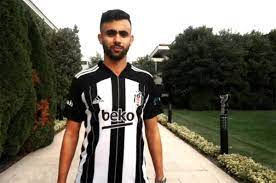 Rachid ghezzal, premier lig'de leicester city ve cezayir milli takımı için kanat oyuncusu olarak oynayan profesyonel bir futbolcudur. Rachid Ghezzal Kimdir Nereli Kac Yasinda Hangi Mevkide Oynuyor Boyu Ve Kilosu Kac Haberler