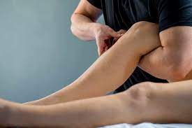 La phlébite est provoquée par un caillot qui bouche la veine ; Mieux Soigner Le Syndrome Des Jambes Sans Repos Planete Sante