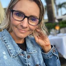 Saw the sunrise in California and watched the sunset in Hawaii! So grateful  to be with this amazing family of mine, in a truly magical place! Thank you  @alaskaair for the safe