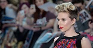 Infinity war star scarlett johansson apologizes to conan o'brien for dying her character black widow's hair from red to blonde. Scarlett Johansson S Avengers Look Star Not Dying Hair